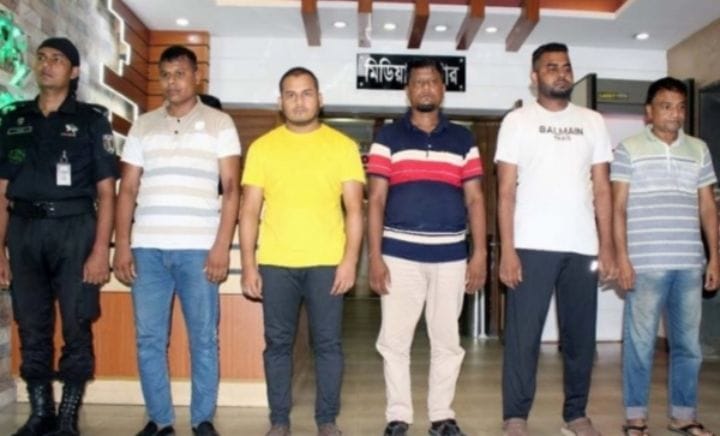 গাজীপুরের শ্রীপুরে র‌্যাব পরিচয়ে ১৯ লাখ টাকা ছিনতাই মূলহোতাসহ গ্রেফতার-৫