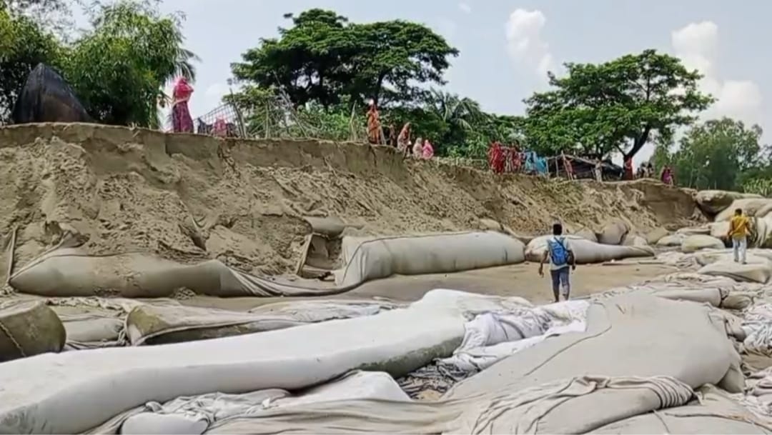 বেড়িবাঁধহীন কুতুবদিয়ায় জোয়ারের পানিতে প্লাবিত বহু গ্রাম