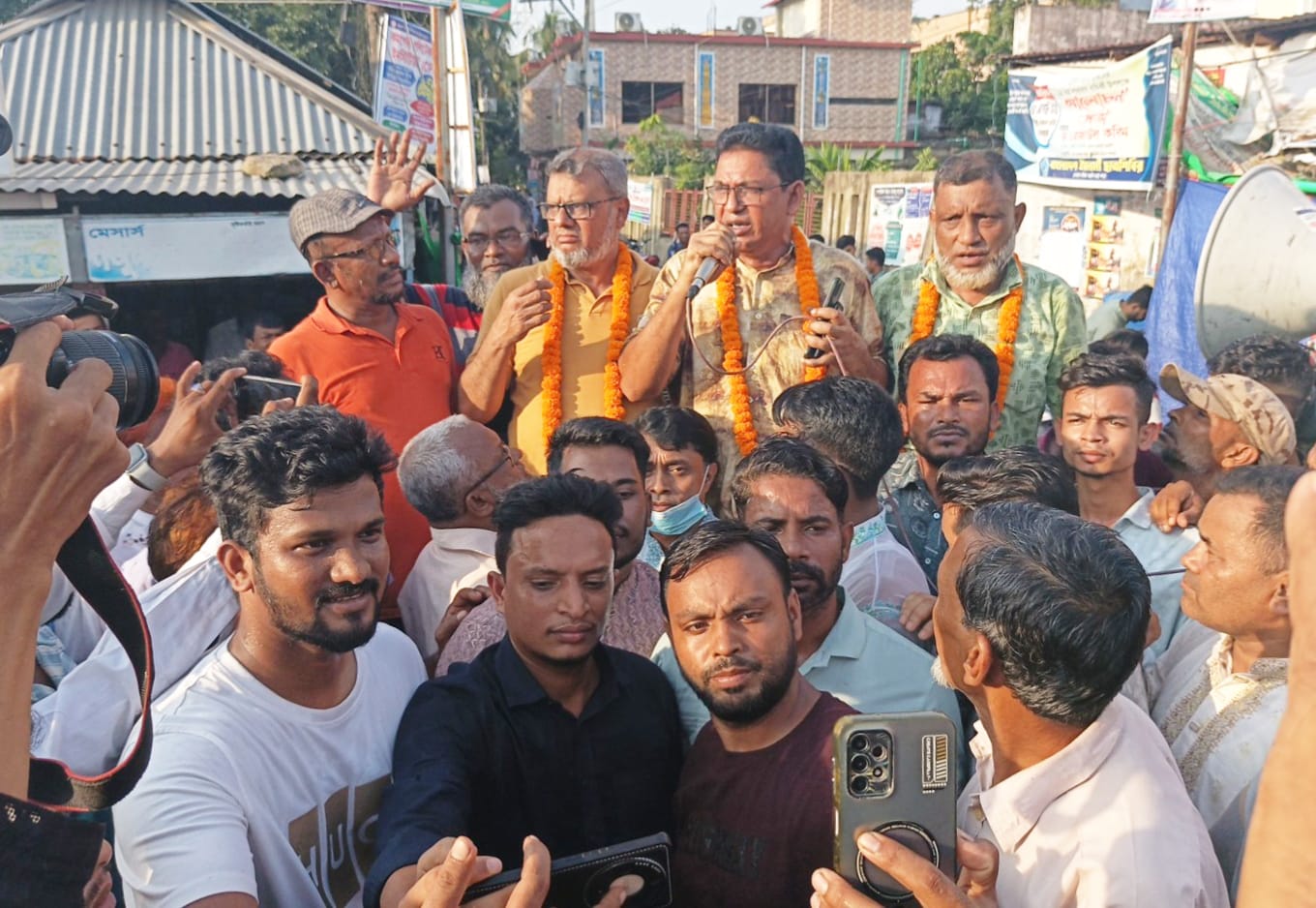 নবগঠিত সেনবাগ উপজেলা ও পৌরসভা বিএনপির কমিটির বিজয় মিছিল