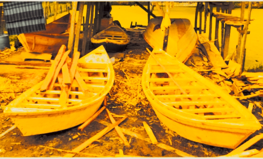 বিলুপ্তির পথে ২০০ বছরের ঐতিহ্য নৌকা শিল্প