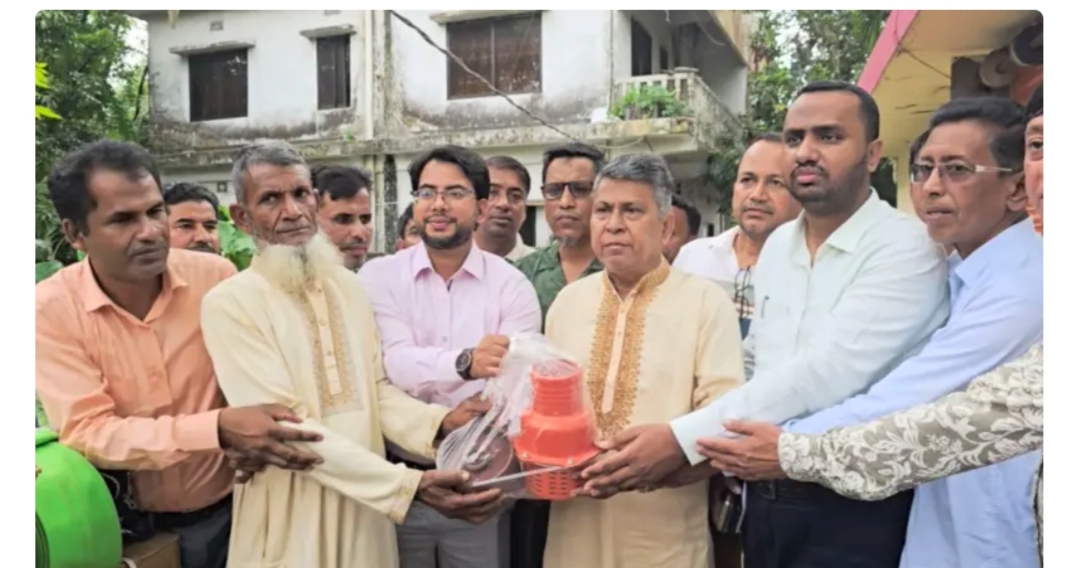 কৃষকদের জীবন মান উন্নয়নে বিএনপি সরকার বদ্ধ পরিকর কৃষি যন্ত্রপাতি বিতরণ অনুষ্ঠানে এমপি মান্নান