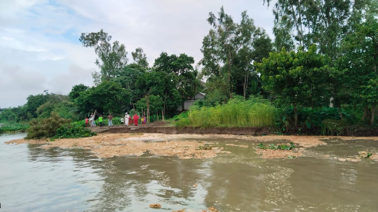 মেঘনার নদী ভাঙনের নবীনগর উপজেলার মানচিত্র থেকে বিলীনের পথে পশ্চিম ইউনিয়নের তিন গ্রাম!