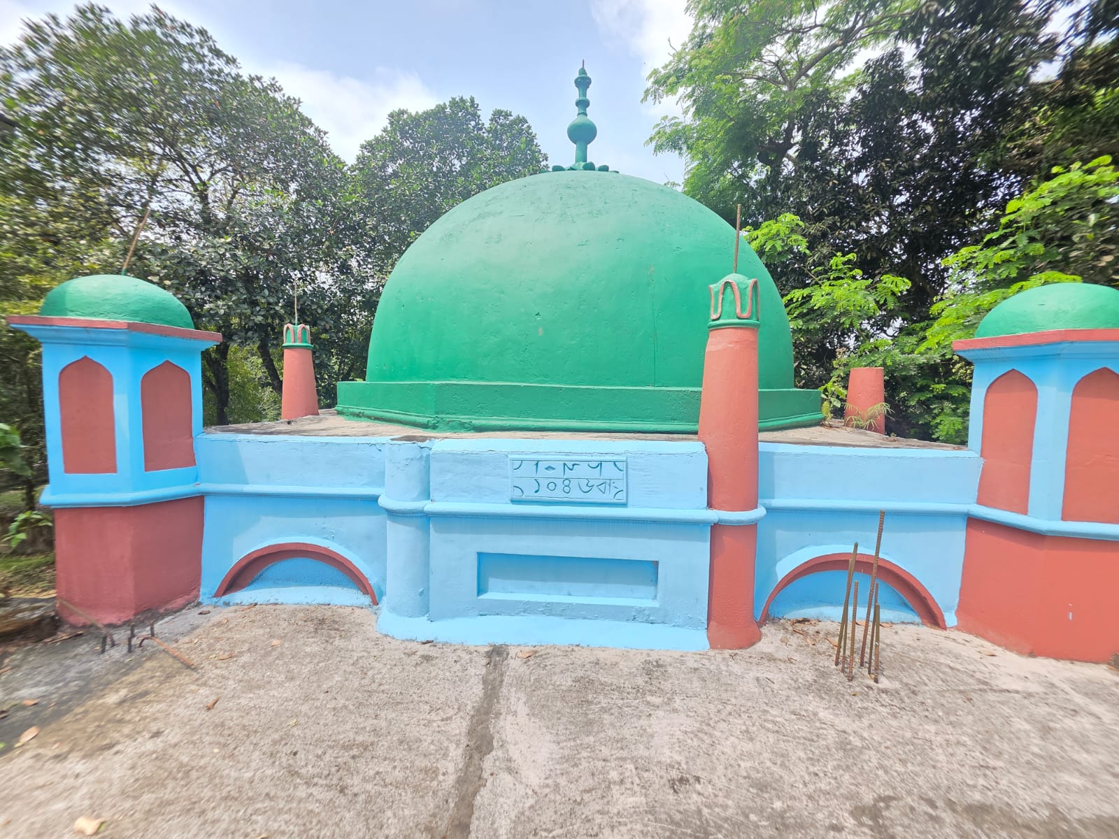 নবীনগরের আহমদ পুরে চারশো বছর ধরে টিকে আছে শৈল্পিক কারুকাজ খচিত মসজিদ
